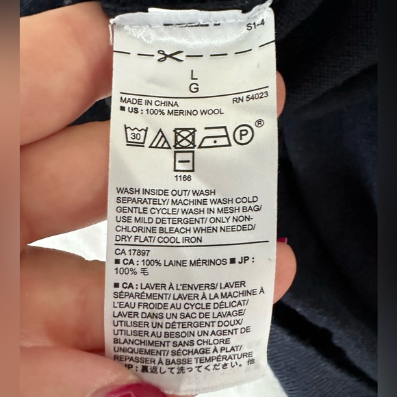 Banana Republic Unisex Navy Merino Wool Sweater - Picture 7 of 8